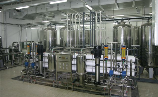 食品飲料行業(yè)對(duì)水質(zhì)的要求：食品飲料行業(yè)用水通常需要用到預(yù)處理凈水或純凈水,電導(dǎo)率通常在10uS/cm以下。符合GB5749-2006生活飲用水衛(wèi)生標(biāo)準(zhǔn)、CJ94-1999飲用凈水標(biāo)準(zhǔn)。