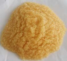 軟化樹脂是專用于軟化硬水的一種專用樹脂，通過離子交換技術(shù)，使水的硬度小于50 mg/L(CaCO3)。離子交換是一種特殊的動態(tài)吸附過程，一般是由不溶于水的離子交換劑在電解質(zhì)溶液中進行，這種離子交換劑即為離子交換樹脂。