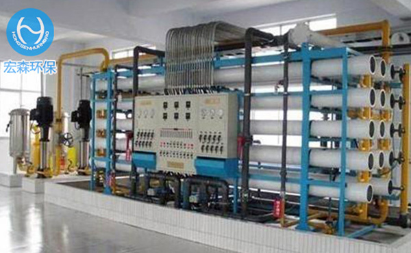 電去離子(Electrodeionization 簡稱EDI)是將電滲析膜分離技術(shù)與離子交換技術(shù)有機地結(jié)合起來的一種新的制備超純水(高純水)的技術(shù)，它利用電滲析過程中的極化現(xiàn)象對填充在淡水室中的離子交換樹脂進行電化學(xué)再生。